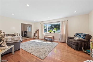 433 Hancock St, Middlesex, NJ 08846 - photo 5