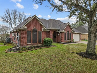 2185 Troon Dr, Alvin, TX 77511 - photo 2