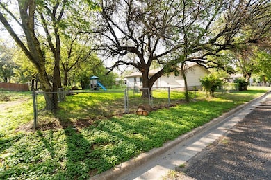 812 W Washington Ave, Copperas Cove, TX 76522 - photo 5