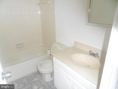 5 Pickering Ct unit 101, Germantown, MD 20874 - photo 6