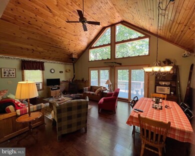 754 Oak Forest Ln, Berkeley Springs, WV 25411 - photo 3