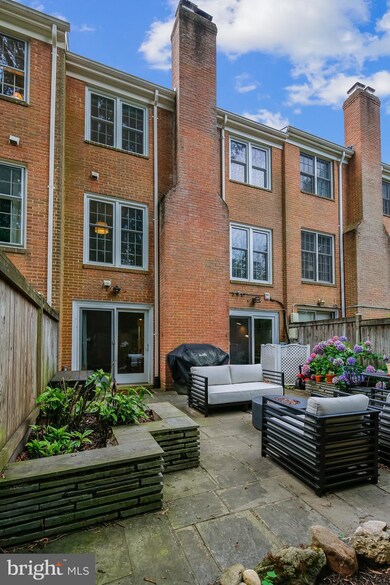 1948 Hopewood Dr, Falls Church, VA 22043 - photo 2