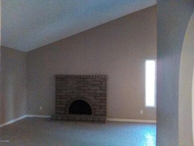 7981 W Westview Dr unit 6, Phoenix, AZ 85033 - photo 3