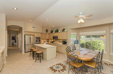 Kitchen/Eat-in