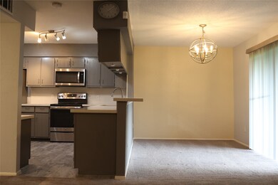 5661 Birchmont Dr unit 5, Houston, TX 77091 - photo 6