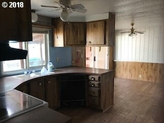 29450 Ellensburg Ave unit 404, Gold Beach, OR 97444 - photo 5