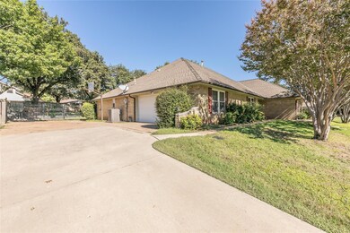 1109 Clear View Dr, Bedford, TX 76021 - photo 3