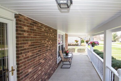 Exterior Front Porch (4)