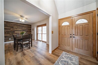 8657 Greenway Ln, Lenexa, KS 66215 - photo 7