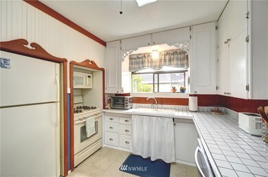 1337 Pioneer St, Enumclaw, WA 98022 - photo 5