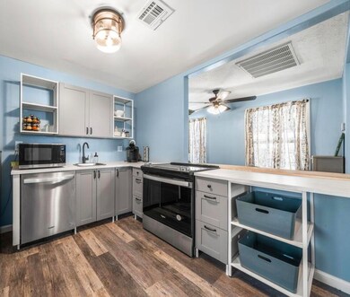 752 West St, Redding, CA 96001 - photo 4