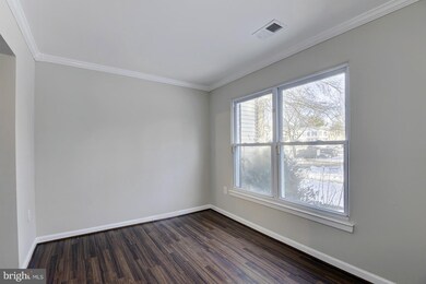 548 Peacock Dr, Hyattsville, MD 20785 - photo 4