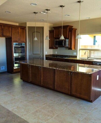 LARGE KITCHEN