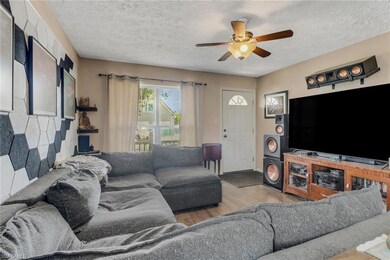 398 Leawood Cir, Naples, FL 34104 - photo 5