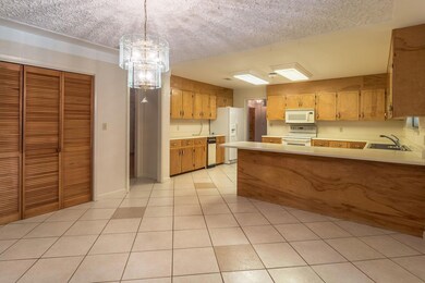 Eat-In Kitchen
