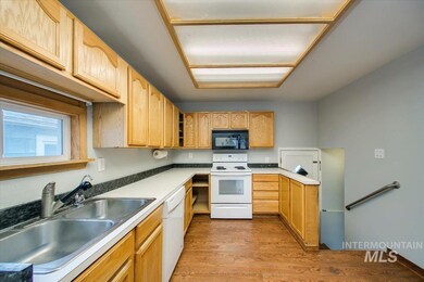 612 S Elder St, Nampa, ID 83686 - photo 2