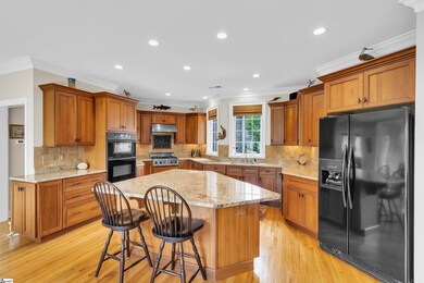 422 Hunters Cir, Greenville, SC 29617 - photo 3