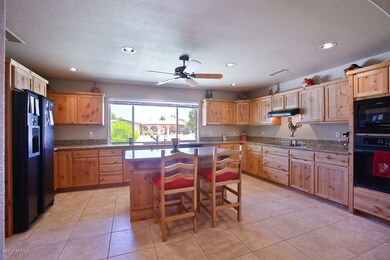 Huge Kitchen perfect for entertaining.