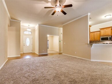 605 Gyrfalcon Dr, Norman, OK 73072 - photo 6