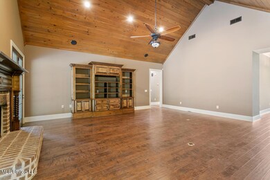 1608 lisa ln final-16