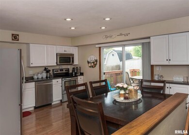 2611 W 37th St, Davenport, IA 52806 - photo 6