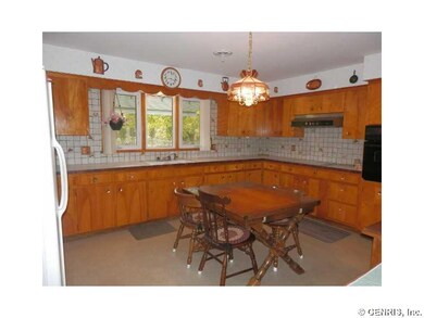 Kitchen SPACIOUS EAT-IN KITCHEN