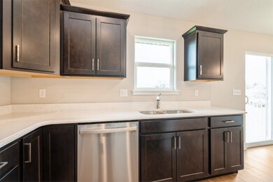 1312 Beringer Ct NE, Cedar Rapids, IA 69083 - photo 6