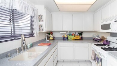 9500 1/2 Cedar St, Bellflower, CA 90706 - photo 5