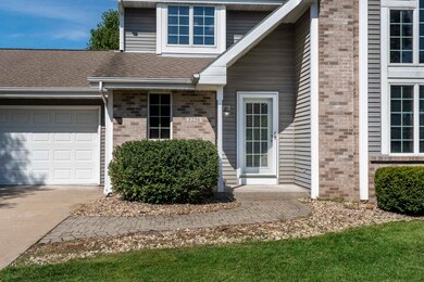 5256 Stoneman Dr, Fitchburg, WI 53711 - photo 3