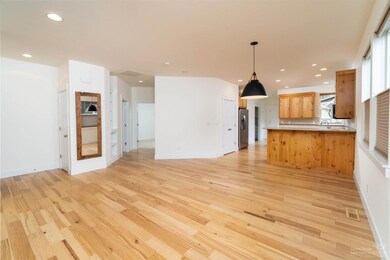 2666 NW Crossing Dr, Bend, OR 97703 - photo 4