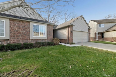 2607 S Moonglow Ct unit 35, Hartland, MI 48353 - photo 7