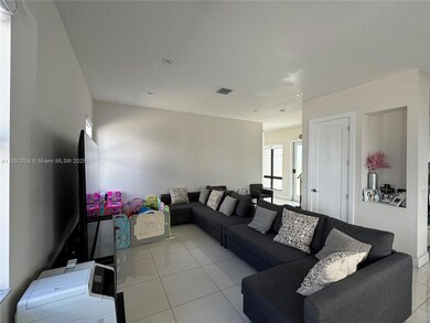 8283 NW 47th Ln, Doral, FL 33166 - photo 5