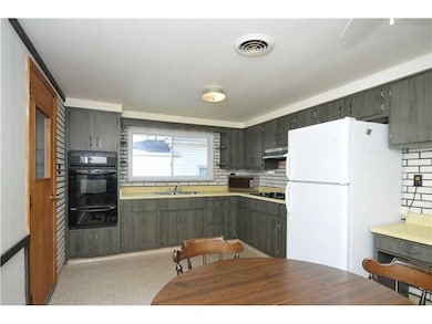 Kitchen. Nicely sized eat-in kitchen