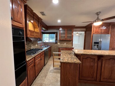 11602 Gatesden Dr, Tomball, TX 77377 - photo 3