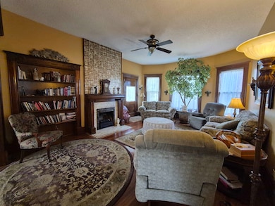 205 N Mulberry St, Eureka, KS 67045 - photo 4