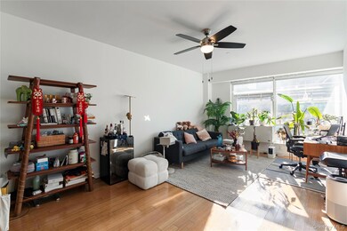 24-15 Queens Plaza N unit 3B, Long Island City, NY 11101 - photo 2