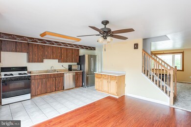 923 Regina Dr, Halethorpe, MD 21227 - photo 7