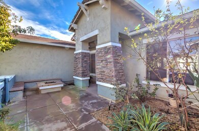 2083 E Bartlett Pl-7