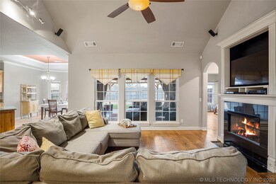 13611 S Owasso Place, Glenpool, OK 74033 - photo 7