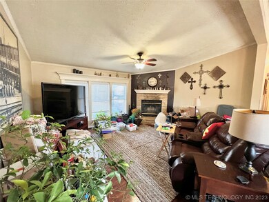 2430 N 166 Rd, Mounds, OK 74047 - photo 6