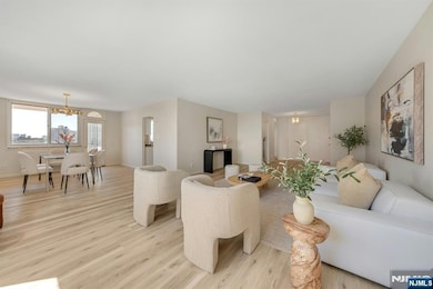 The Regency unit 10G, Fort Lee, NJ 07024 - photo 5