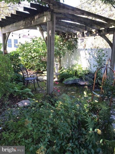 335 S Union St, Kennett Square, PA 19348 - photo 2