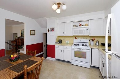 27 Green Meadows Ln, Albany, NY 12211 - photo 7