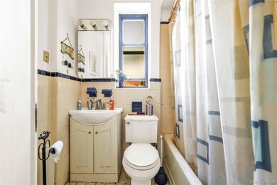 167-10 Crocheron Ave unit 1F, Flushing, NY 11358 - photo 6