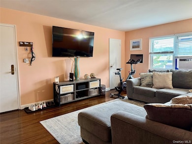 560 Tuckahoe Rd unit 1B, Yonkers, NY 10710 - photo 4