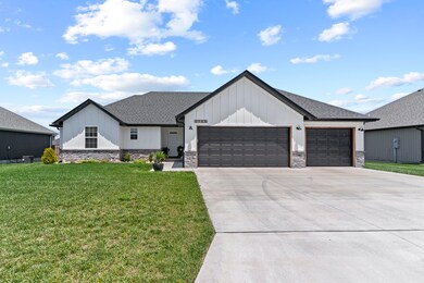 1765 E Chickamauga Dr, Republic, MO 65738 - photo 2