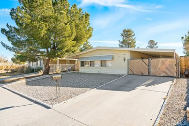 13979 Riviera Dr, Victorville, CA 92395 - photo 3