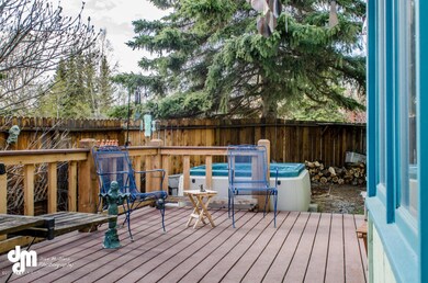 Rear Deck Fenced Yard