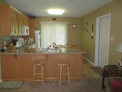 Breakfast Bar & Kitchen
