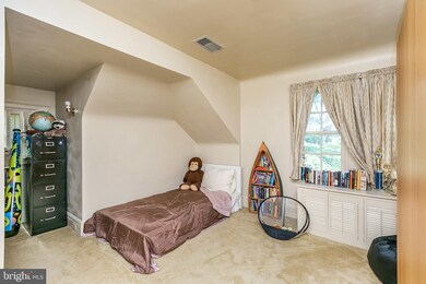 10 Englewood Rd, Baltimore, MD 21210 - photo 3